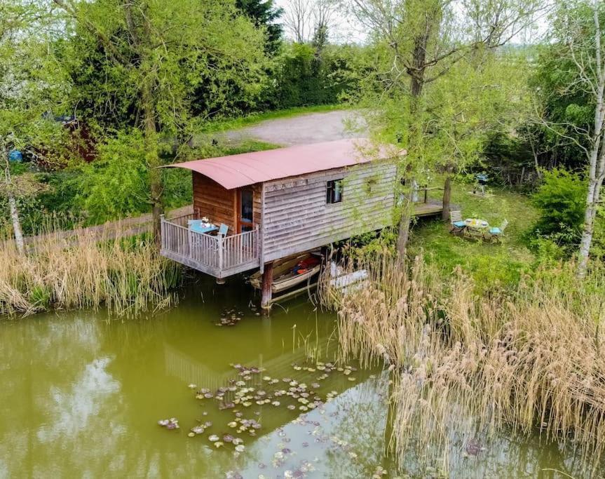 Lakeside Cabin On Stilts- 'Kingfisher' Rous Lench Εξωτερικό φωτογραφία